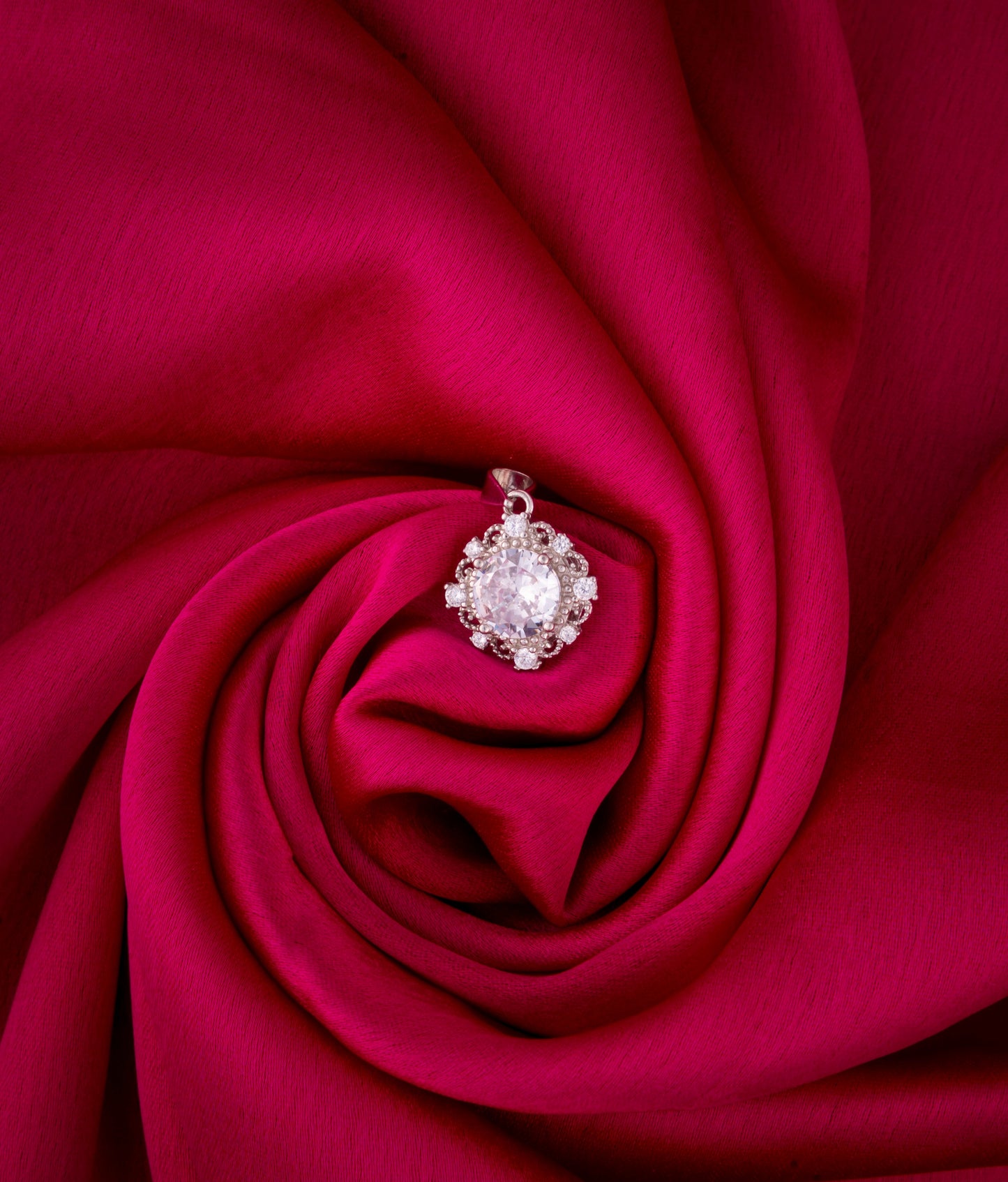 Storkstone-Pendant-Solitaire Halo